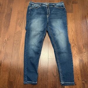 Wallflower Women’s Stretchy Jeans